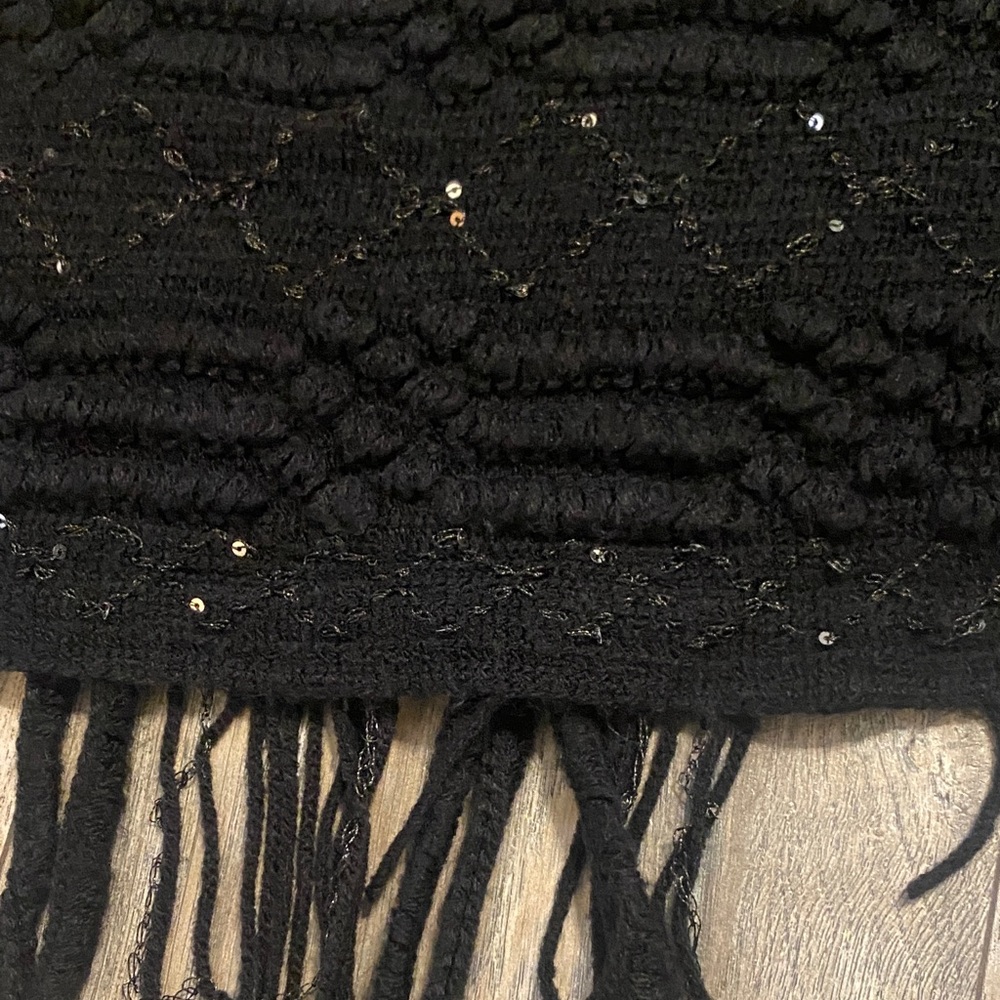 Black Rivet Textured Knit Accessory - Picture 4 of 7